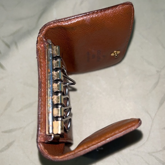 Louis Vuitton Monogram 6 Key Holder - Picture 13 of 16